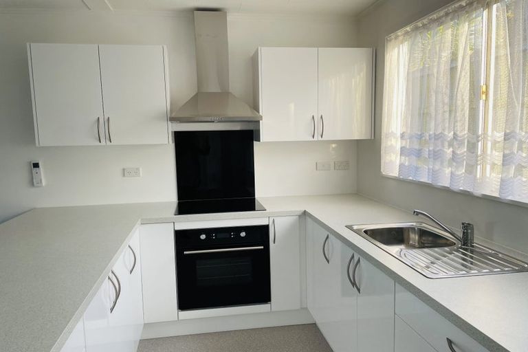 Photo of property in 1/122 Archers Road, Glenfield, Auckland, 0629