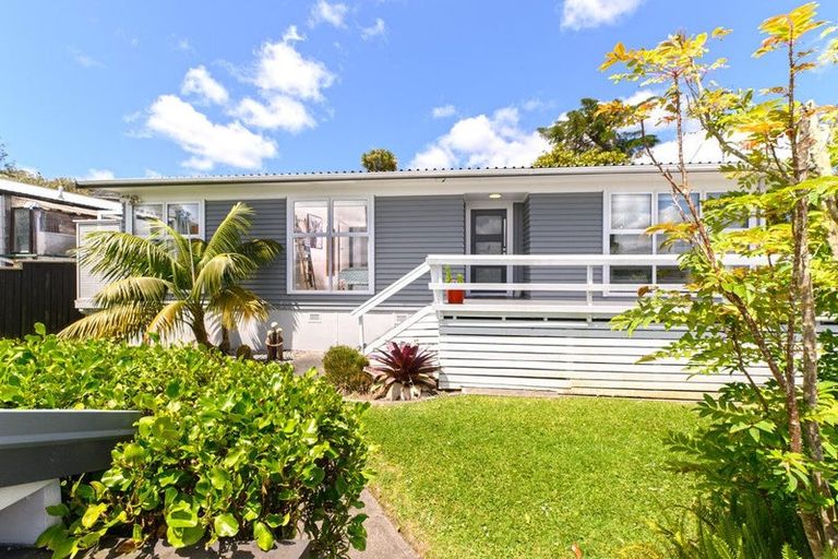 Photo of property in 1/48 Bond Crescent, Forrest Hill, Auckland, 0620