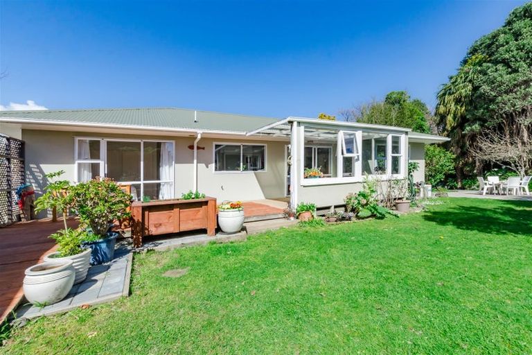 Photo of property in 8a Fleetwood Grove, Waikanae, 5036