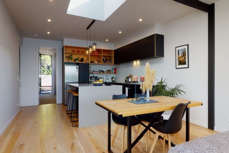 Photo of property in 306b Queens Drive, Lyall Bay, Wellington, 6022