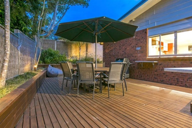 Photo of property in 9a Pendene Place, Forrest Hill, Auckland, 0620