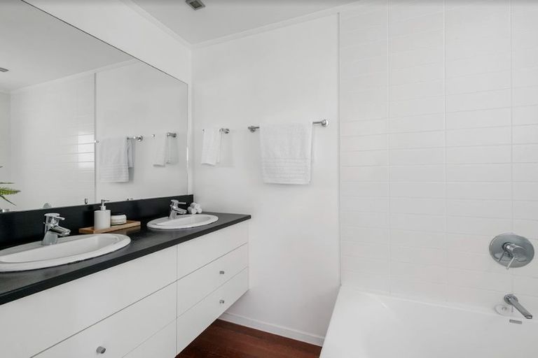 Photo of property in 19 Miro Street, Eastbourne, Lower Hutt, 5013