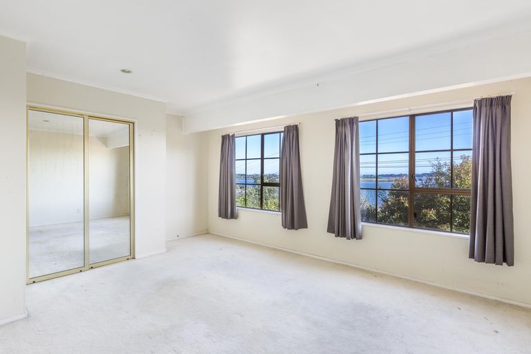 Photo of property in 30 Hoskins Avenue, Hillsborough, Auckland, 1042