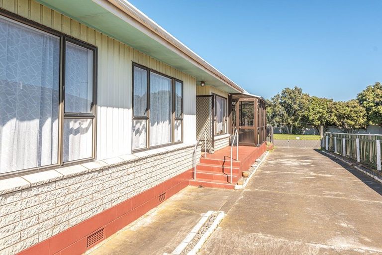 Photo of property in 78 Hinau Street, Castlecliff, Whanganui, 4501