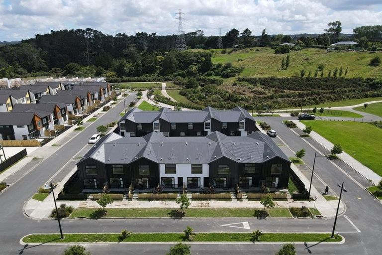 Photo of property in 12 Tuputupu Drive, Kumeu, 0810