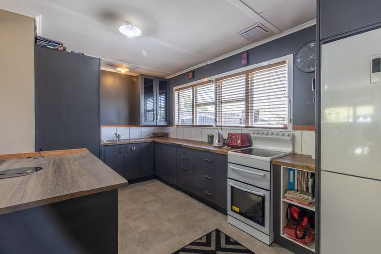 Photo of property in 20 Blake Street, Porangahau, 4293