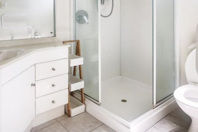 Photo of property in 4 Peter Terrace, Castor Bay, Auckland, 0620