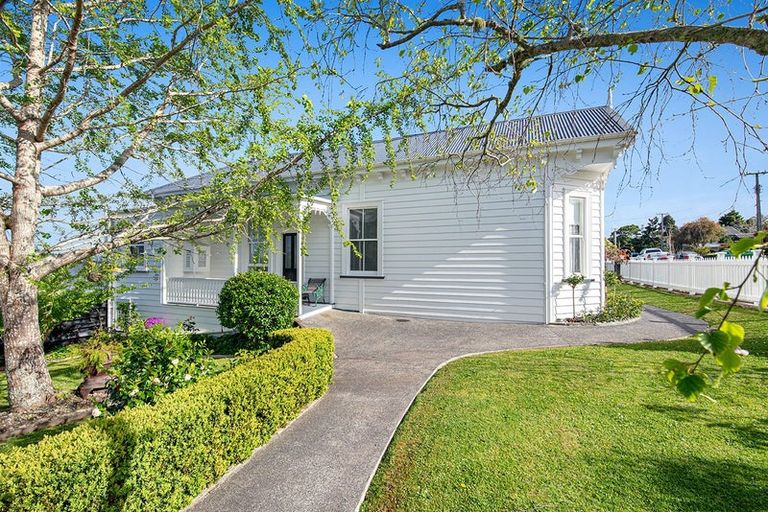 Photo of property in 33 Garfield Road, Helensville, 0800