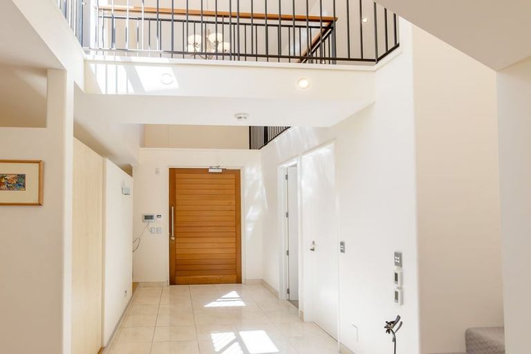 Photo of property in 40 Saint Andrews Square, Strowan, Christchurch, 8052