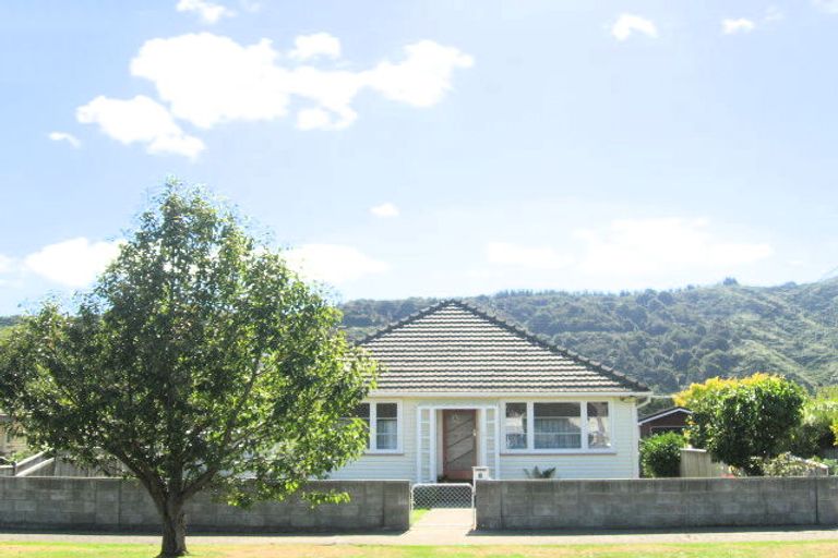 Photo of property in 3 Oak Street, Ebdentown, Upper Hutt, 5018
