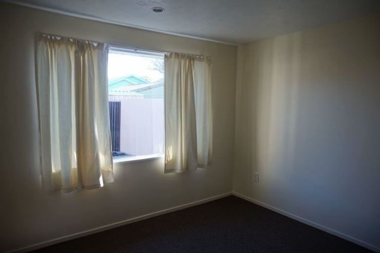 Photo of property in 3/2 Broadbent Street, Riccarton, Christchurch, 8041