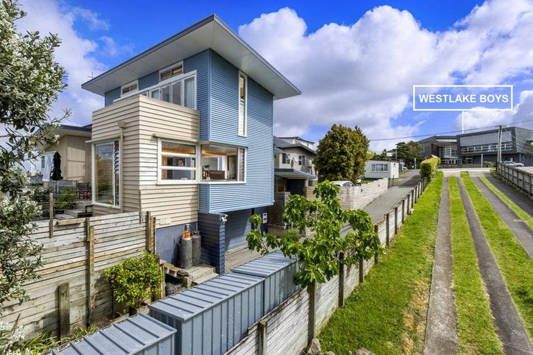 Photo of property in 39a Forrest Hill Road, Milford, Auckland, 0620