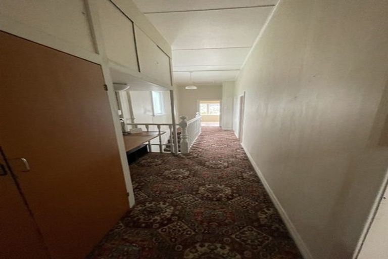 Photo of property in 90 Russell Terrace, Berhampore, Wellington, 6023