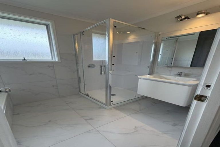 Photo of property in 26 Sunline Avenue, Massey, Auckland, 0614