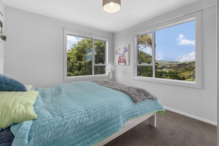 Photo of property in 70 Kahu Road, Paremata, Porirua, 5024