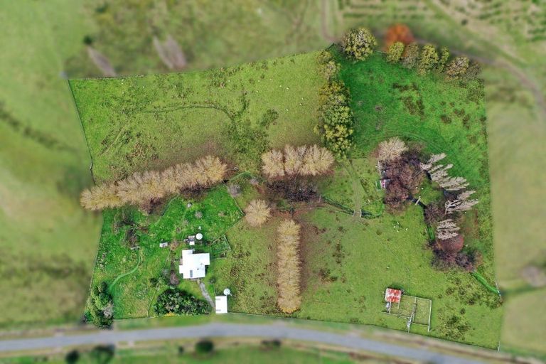 Photo of property in 2096 Rangiwahia Road, Rangiwahia, Kimbolton, 4774