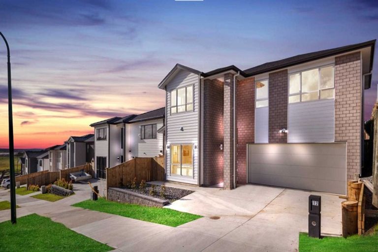 Photo of property in 12 Haku Road, Flat Bush, Auckland, 2019