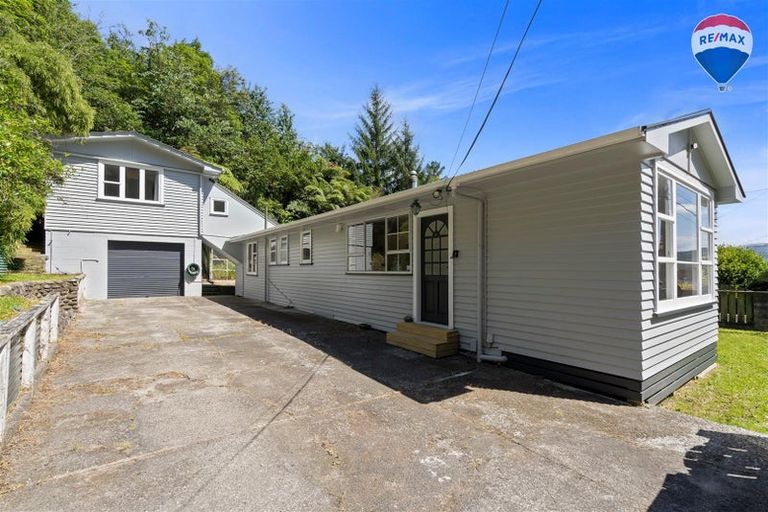 Photo of property in 21 Thomson Grove, Stokes Valley, Lower Hutt, 5019