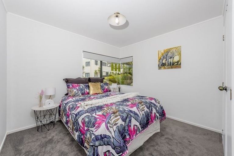 Photo of property in 11 Queen Natalie Place, Massey, Auckland, 0614