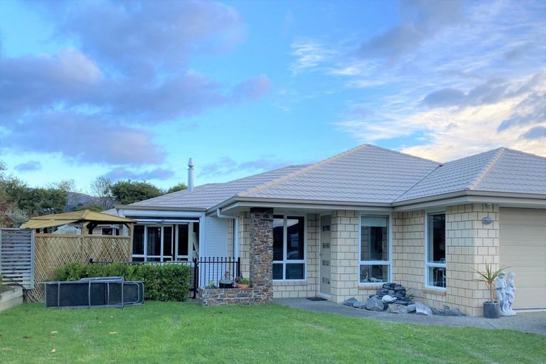 Photo of property in 15 Harold Place, Stoke, Nelson, 7011