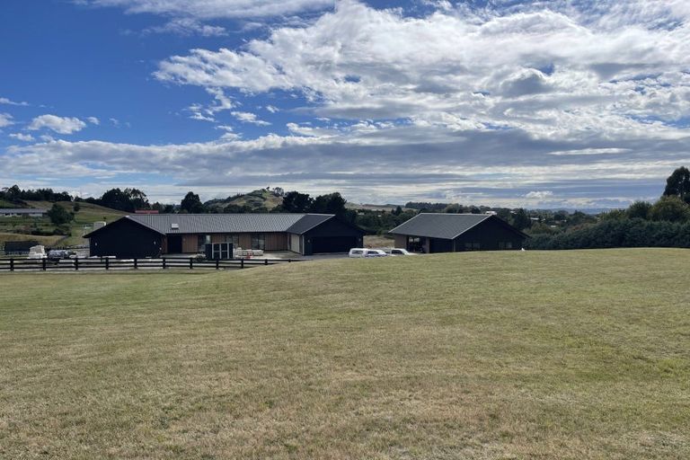 Photo of property in 17 Lochinvar Lane, Acacia Bay, 3385