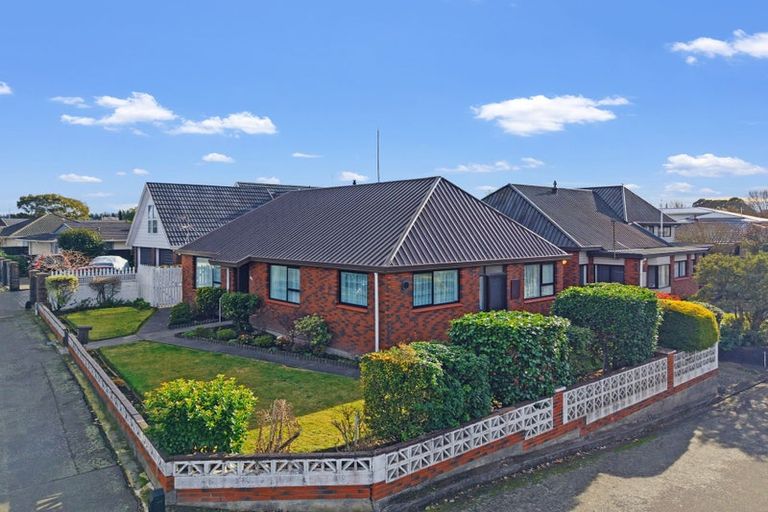 Photo of property in 1/102 Lake Terrace Road, Burwood, Christchurch, 8061