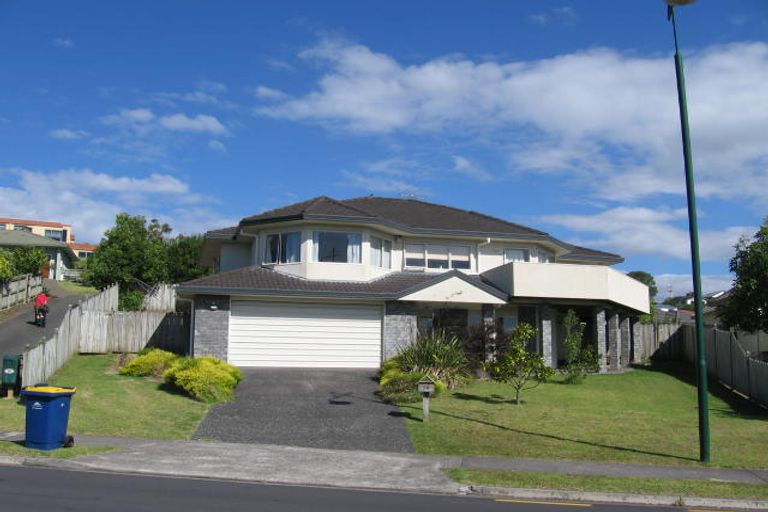 Photo of property in 36 Goldfinch Rise, Unsworth Heights, Auckland, 0632