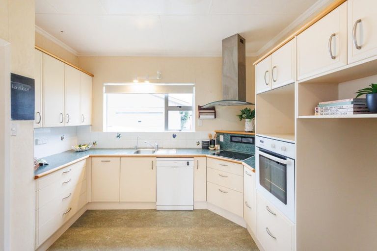 Photo of property in 35 Miro Street, Takaro, Palmerston North, 4410