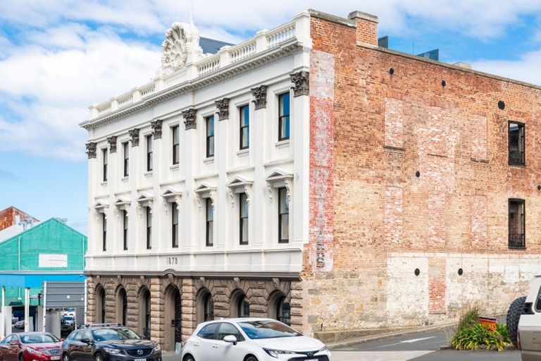 Photo of property in 2/5 Jetty Street, Dunedin Central, Dunedin, 9016