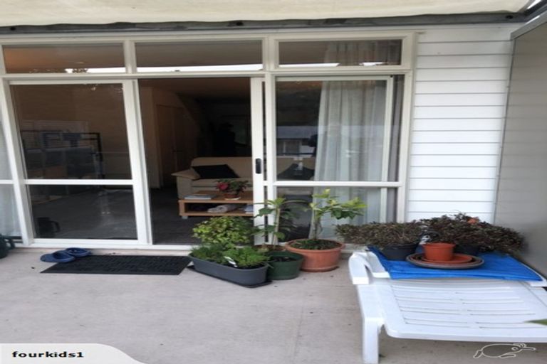 Photo of property in 2f/20 Ian Marwick Place, Birkenhead, Auckland, 0626