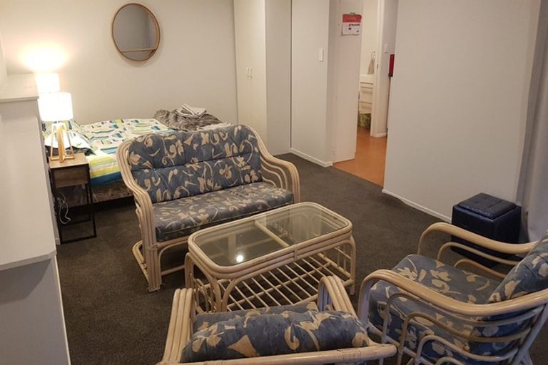 Photo of property in 38 Pitau Road, Mount Maunganui, 3116