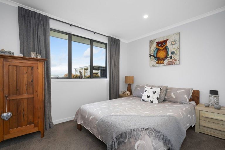 Photo of property in Waterview Estate, 26/4 Greystone Place, Omokoroa, 3114