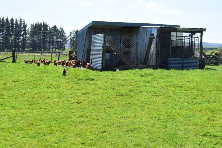 Photo of property in 72 Clifden Highway, Tuatapere, 9691