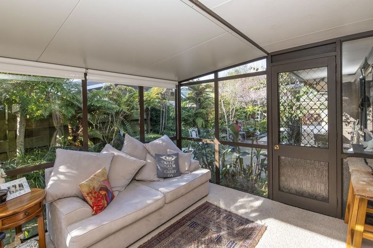 Photo of property in 1 Manu Grove, Waikanae, 5036