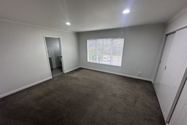 Photo of property in 4/10 Salford Crescent, Flat Bush, Auckland, 2019