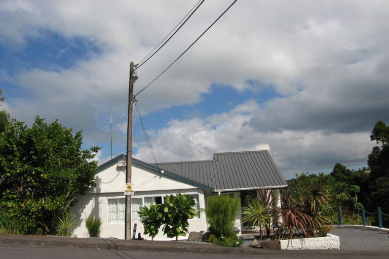 Photo of property in 27 Opou Road, Titirangi, Auckland, 0604