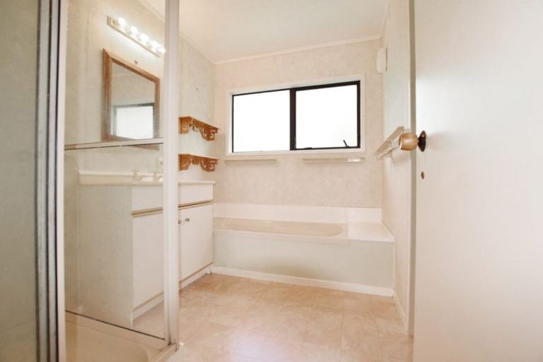 Photo of property in 3 Chardon Place, Henderson, Auckland, 0612