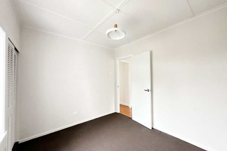 Photo of property in 1/17 Lyons Avenue, Murrays Bay, Auckland, 0630