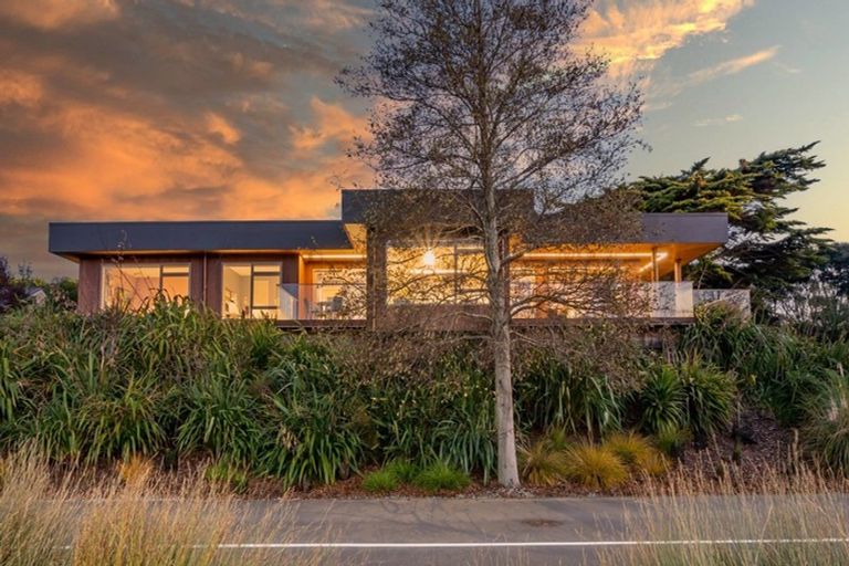 Photo of property in 10 Ferndale Drive, Waikanae, 5036