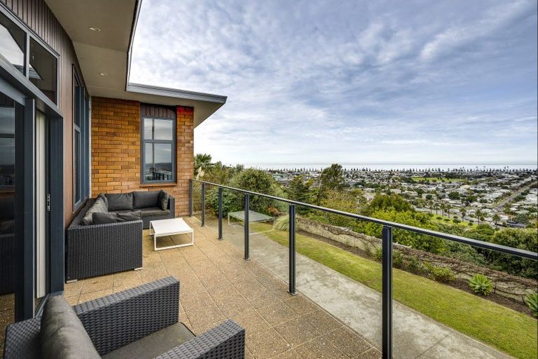 Photo of property in 13 Havelock Road, Hospital Hill, Napier, 4110