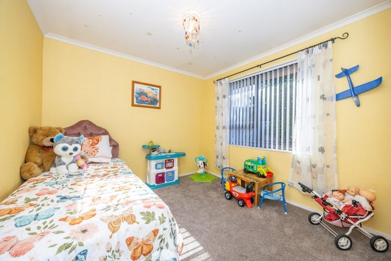 Photo of property in 23 Waiwherowhero Drive, St Andrews, Hamilton, 3200