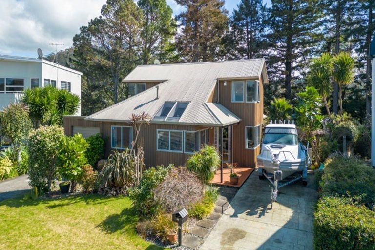 Photo of property in 119 Chevron Crescent, Whangamata, 3620