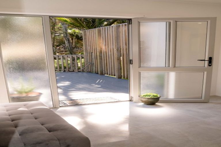 Photo of property in 41 Warner Park Avenue, Laingholm, Auckland, 0604