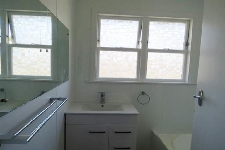 Photo of property in 19 Huatoki Street, Vogeltown, New Plymouth, 4310