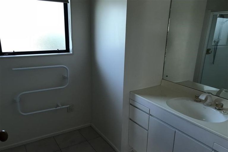 Photo of property in 18 Savoy Road, Orewa, 0931