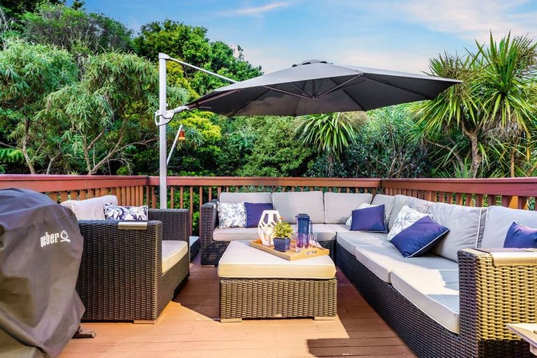 Photo of property in 7 Helvetia Drive, Browns Bay, Auckland, 0630