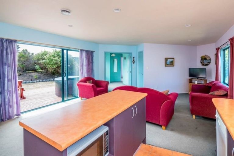 Photo of property in 7 Barrett Drive, Waikanae Beach, Waikanae, 5036