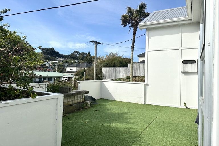 Photo of property in 10 Black Rock Road, Newlands, Wellington, 6037