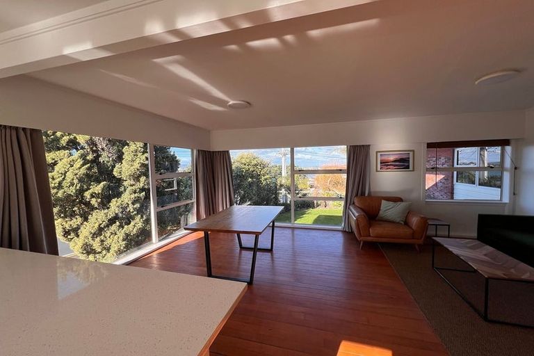 Photo of property in 2/110 Sylvan Avenue, Northcote, Auckland, 0627