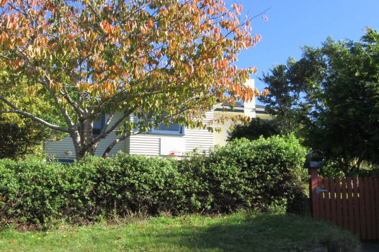 Photo of property in 38 Raroa Terrace, Tawa, Wellington, 5028